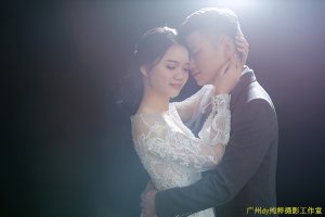 婚纱照怎么挂好看 婚纱照相框怎么挂墙上